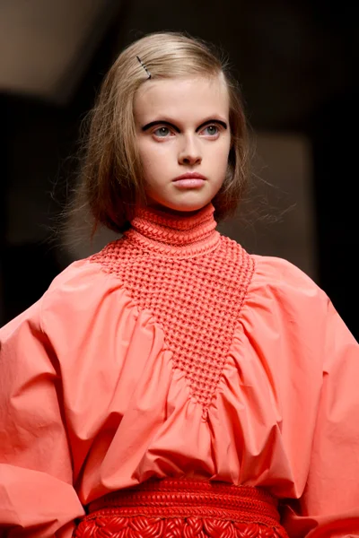 Look 10